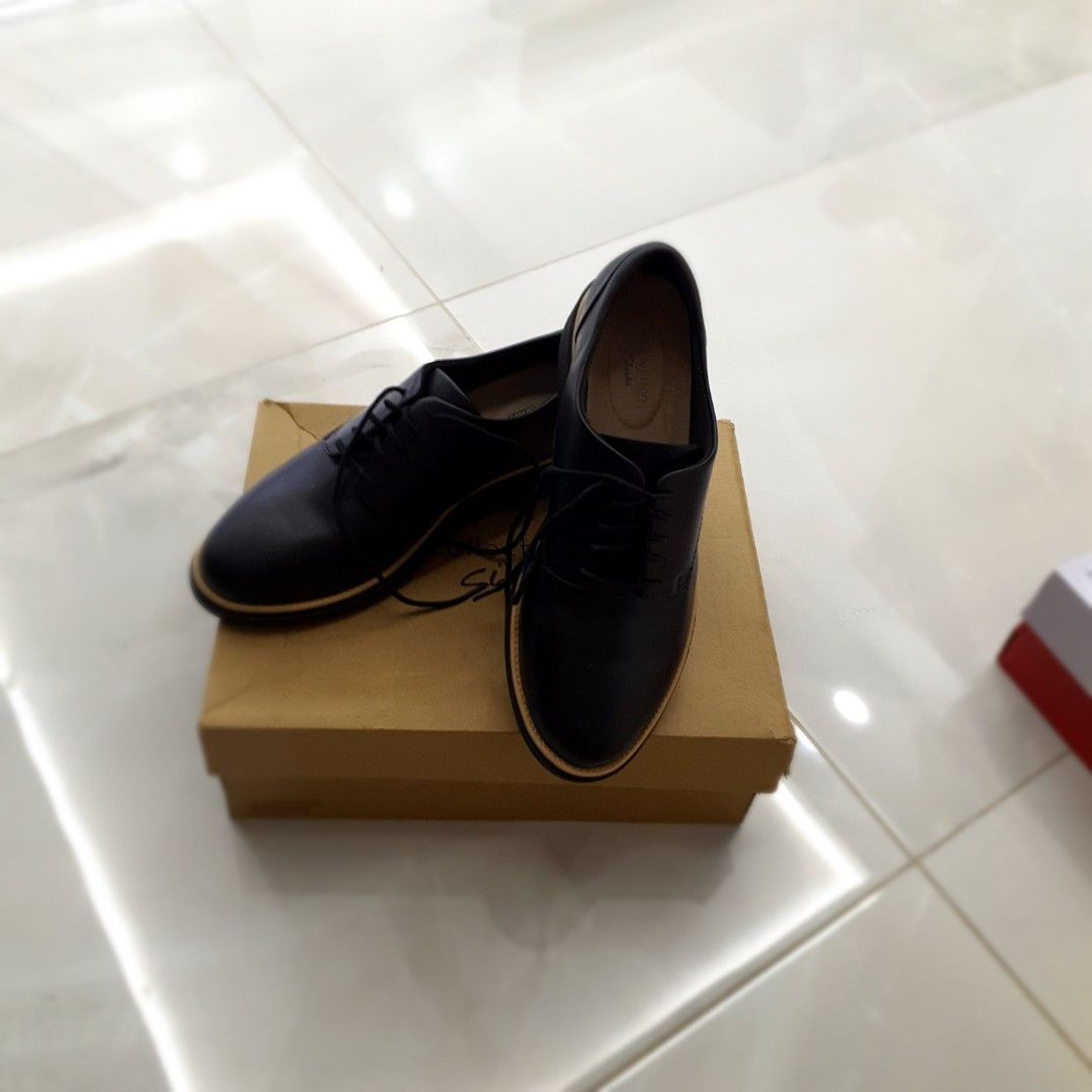 Clarks shoes 2025 size 5