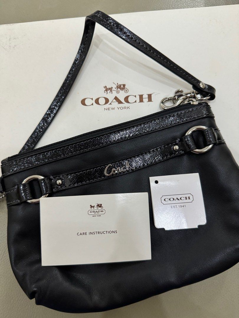 Coach black hot sale wristlet purse