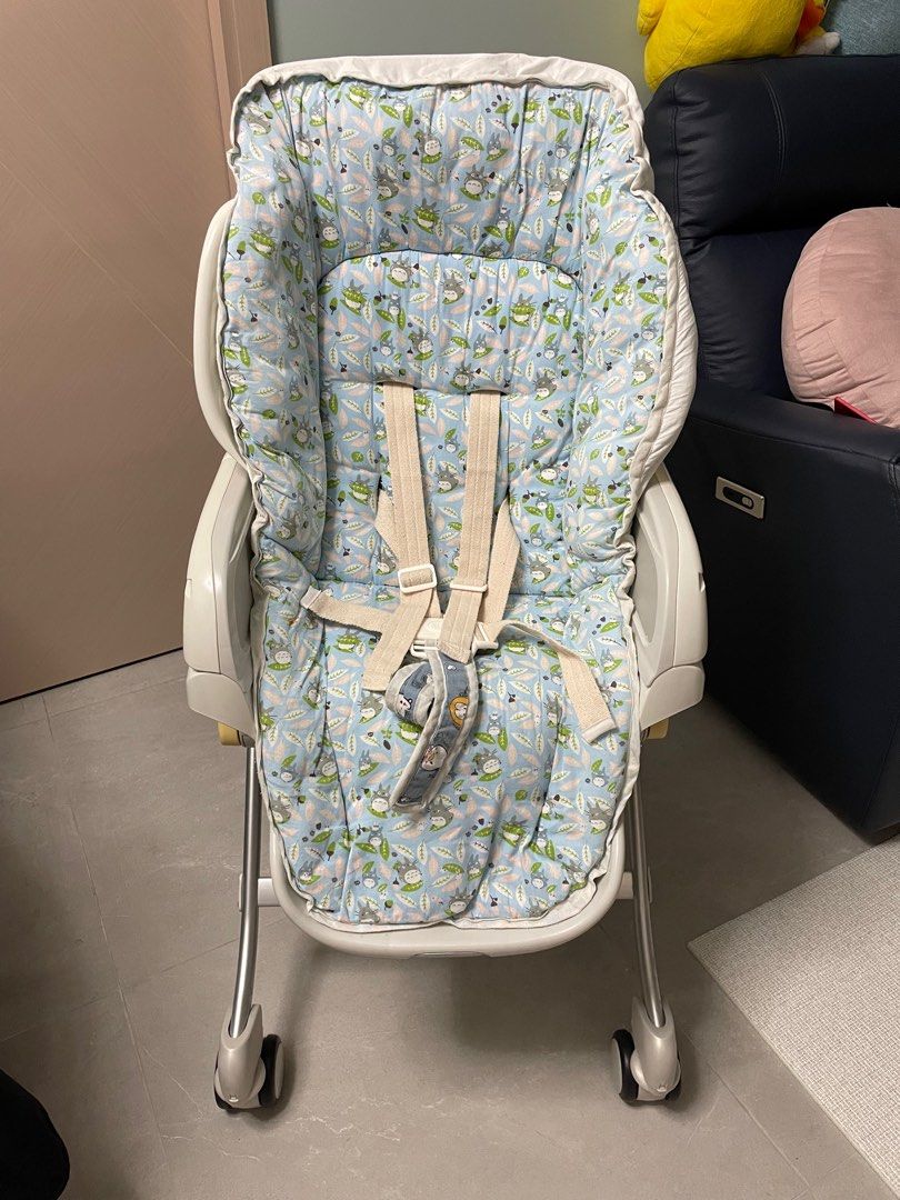 Combi high chair + 3 坐墊& 安全扣+ 1 防水套+餐盤, 兒童＆孕婦用品