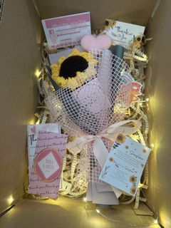 Crochet Sunflower Single Bouquet in Special Box
