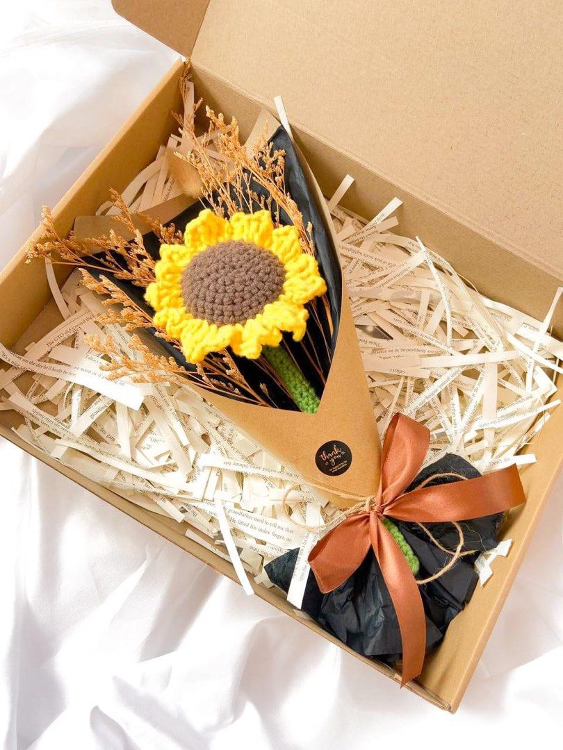 Crochet Sunflower Single Bouquet (Category: Flowers & Bouquets) located in San Pedro. Submitted by miragarcia0424 (Listing ID 1277409415, Image 3). Description: 🌻𝘾𝙧𝙤𝙘𝙝𝙚𝙩 𝙎𝙪𝙣𝙛𝙡𝙤𝙬𝙚𝙧 𝙎𝙞𝙣𝙜𝙡𝙚 𝘽𝙤𝙪𝙦𝙪𝙚𝙩 🌻 🌻11 to 12 inches 🌻 durable stem (not wrapped with crepe / flower paper) 🌻 with dried flowers 🌻 comes with box w/ shredded paper inside (𝙁𝙔𝙄. 𝙏𝙝𝙚 𝙢𝙖𝙞𝙣 𝙥𝙪𝙧𝙥𝙤𝙨𝙚 𝙤𝙛 𝙩𝙝𝙚 𝙗𝙤𝙭 𝙞𝙨 𝙩𝙤 𝙨𝙚𝙧𝙫𝙚 𝙖�