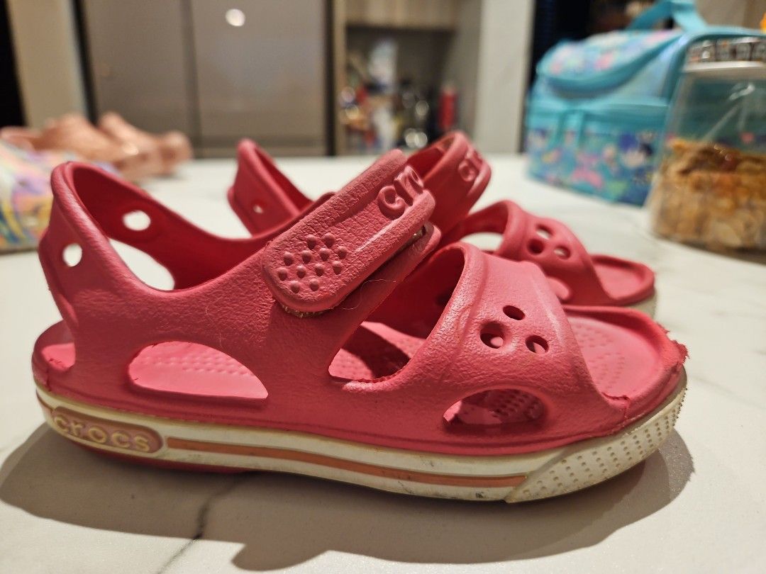 Kids size 7 crocs 2025