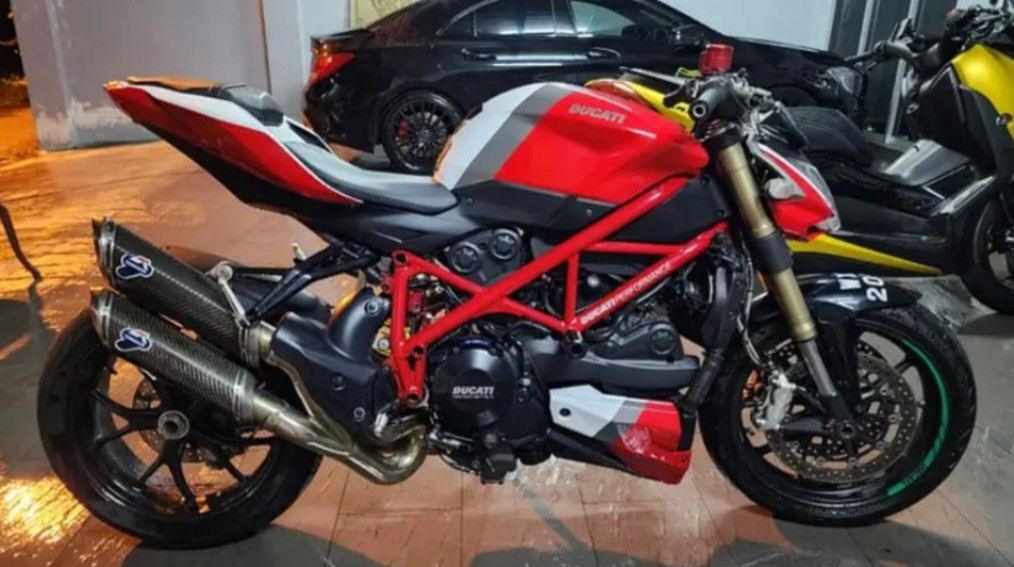 Ducati streetfighter hot sale 848 termignoni