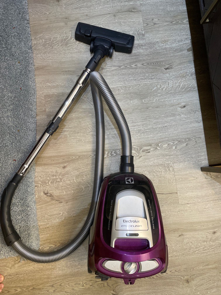 Electrolux Bagless Vacuum Cleaner, TV & Home Appliances, Vacuum Cleaner