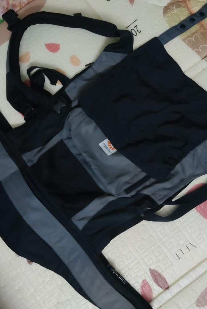 ERGOBABY PERFORMANCE CHARCOAL BLACK Babies Kids Going Out