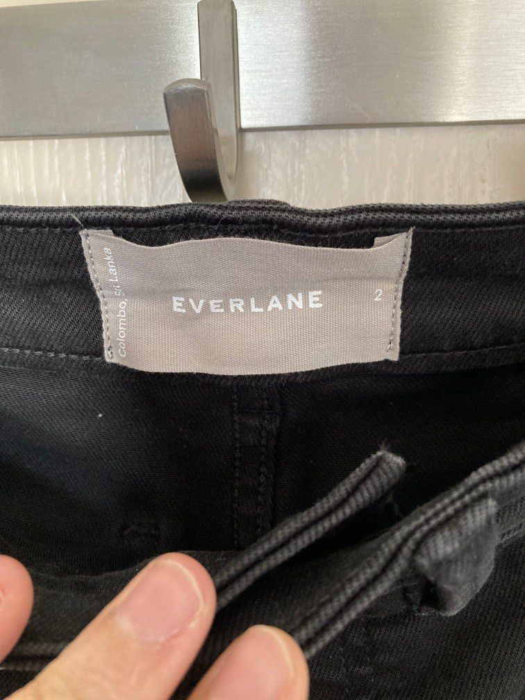 Everlane Cigarette Pants in Charcoal (Category: Jeans) located in Taguig. Submitted by ztrini (Listing ID 1277391243, Image 2). Description: Never used but removed the tags na:( Everlane Size 2, will fit from 26-27 waist Color is a ‘washed black’. Super slimming but I’m really decluttering na.