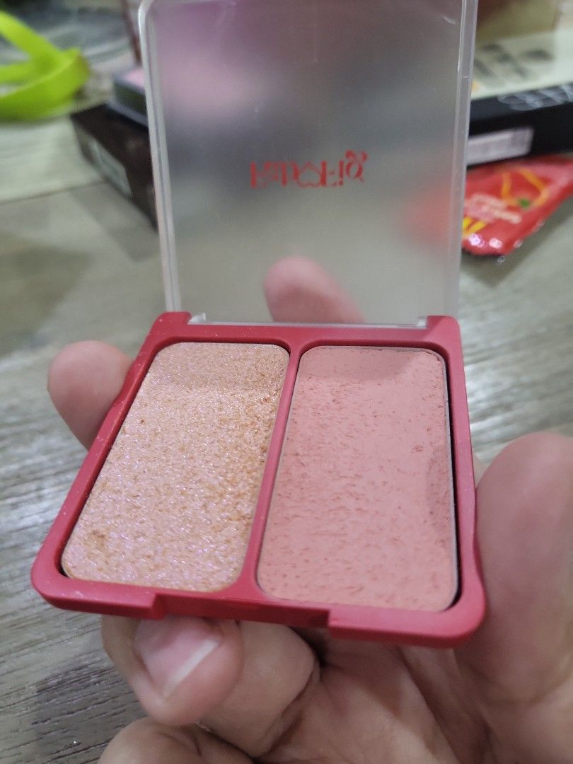 Fab fig blush (Category: Makeup) located in Singapore. Submitted by mixedmatch (Listing ID 1277508321, Image 2). Description: blush is soft and bristles mark it easily bought from japan in 2023 price of postage is TRACKABLE PARCEL.