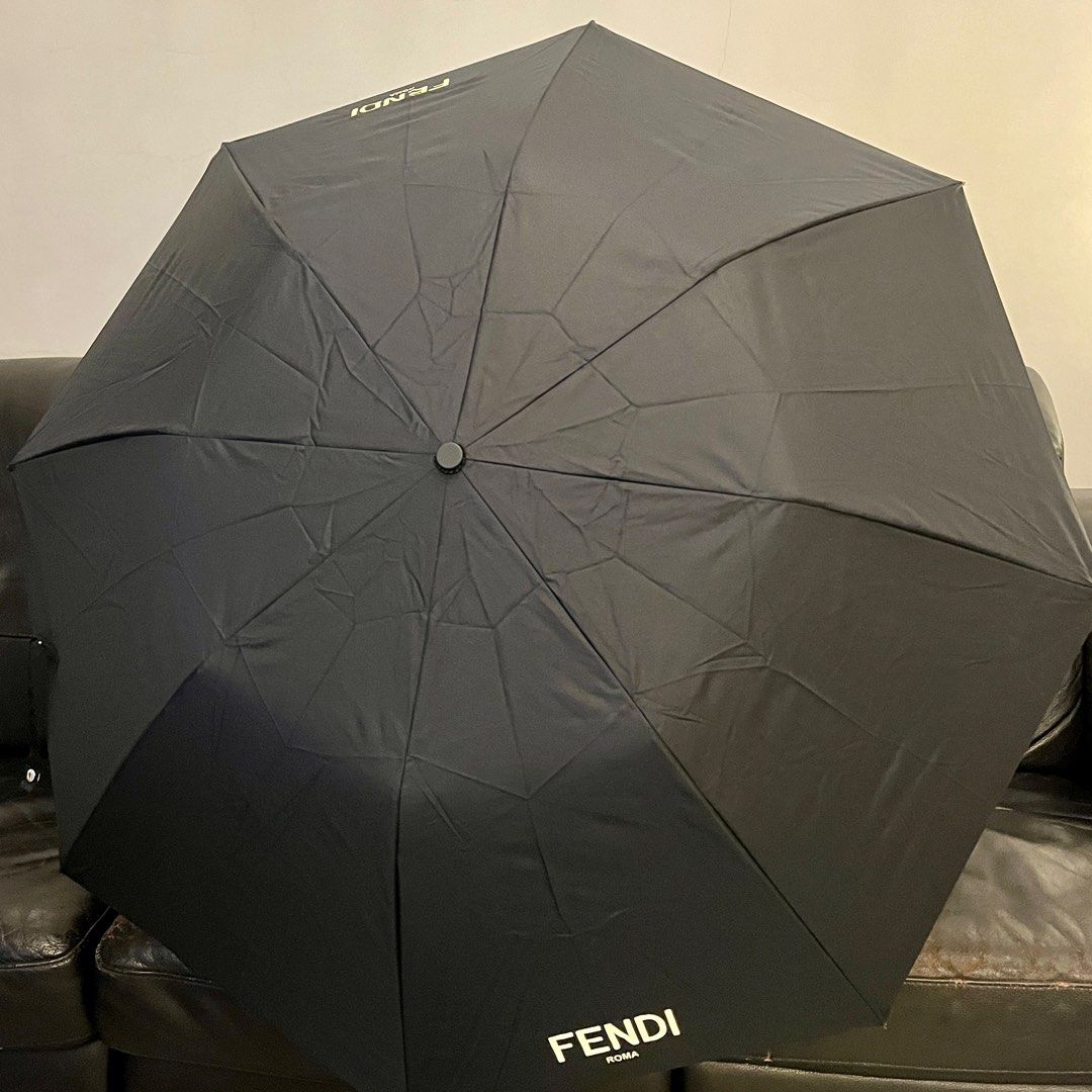 Fendi 雨傘, 興趣及遊戲, 旅行, 旅遊- 雨傘- Carousell