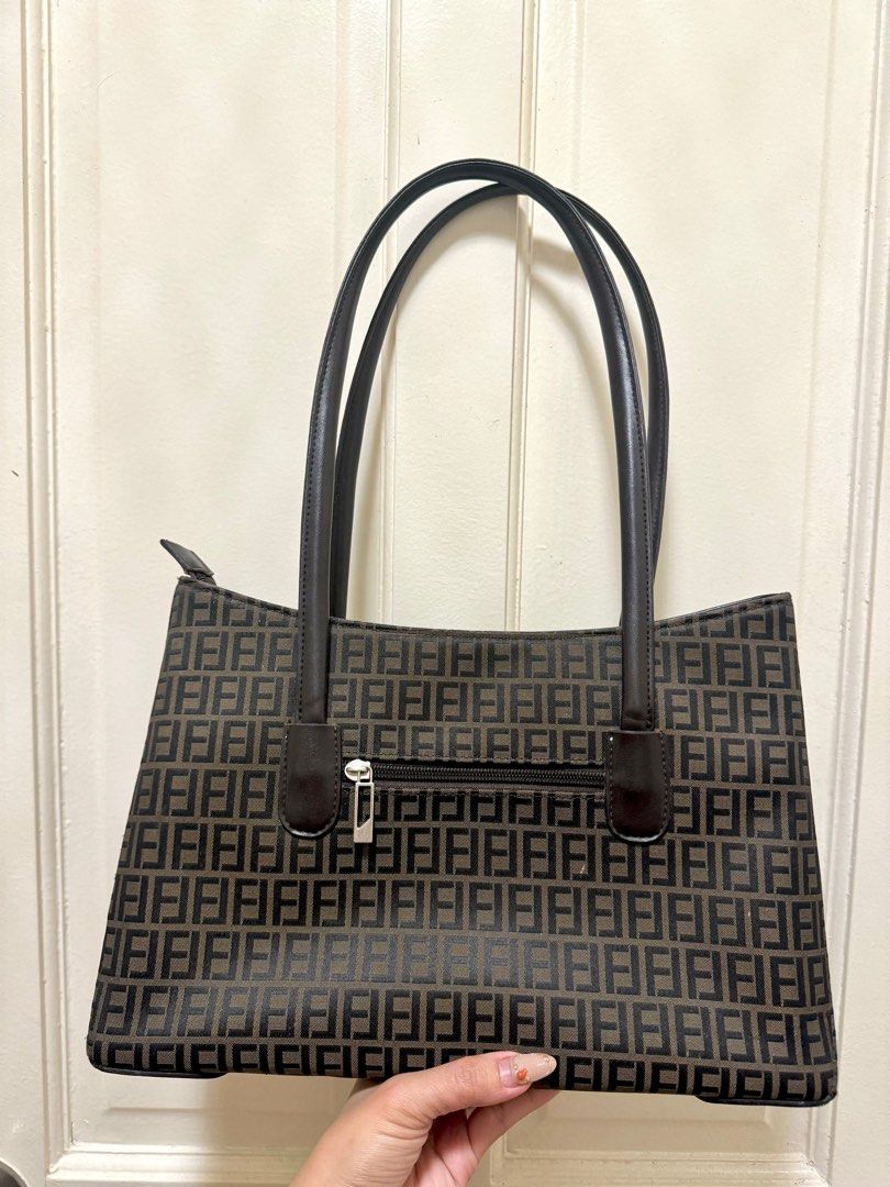 Fendi Tote Bag (Category: Luxury Bags & Wallets) located in Mandaluyong City. Submitted by wearthehype.ph (Listing ID 1277560938, Image 2). Description: NGA Flaw: Chipped yung zipper puller (see 5th photo).