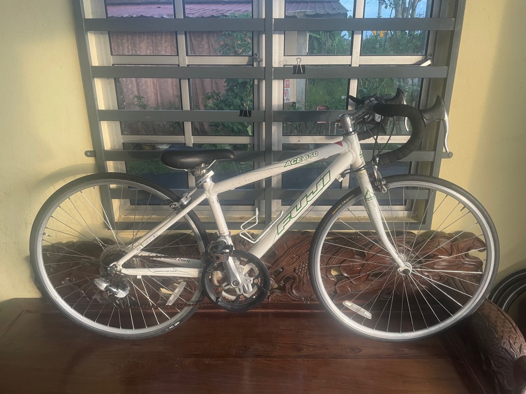Fuji 650c shop road bike