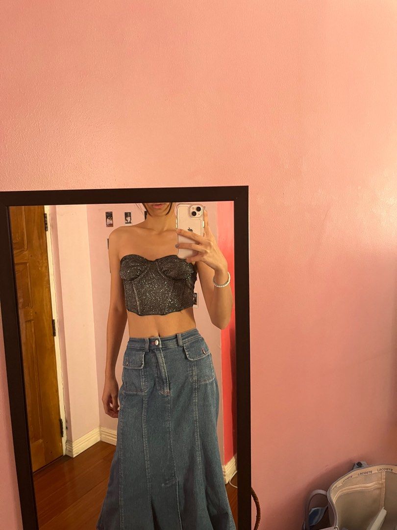 Glitter Corset Top (Category: Sleeveless) located in Manila. Submitted by ffaayee (Listing ID 1277424145, Image 1). Description: Brand: Just G Size: XS on tag super glittery ! Model size Bust: 31 Waist: 23 Height: 5’5 used only once (for a concert) ✨shipping fee should be shouldered by the buyer ✨loc: mnl/tarlac city ✨mnl meetup: around ust/ espana ✨mop: gcash ✨mod: lalamove (mnl) , ggx.