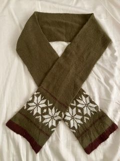 Green Scarf [GUESS]