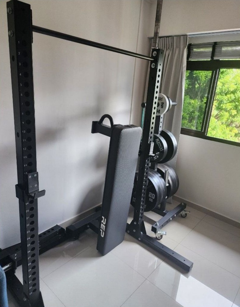 Powerlifting gym equipment store