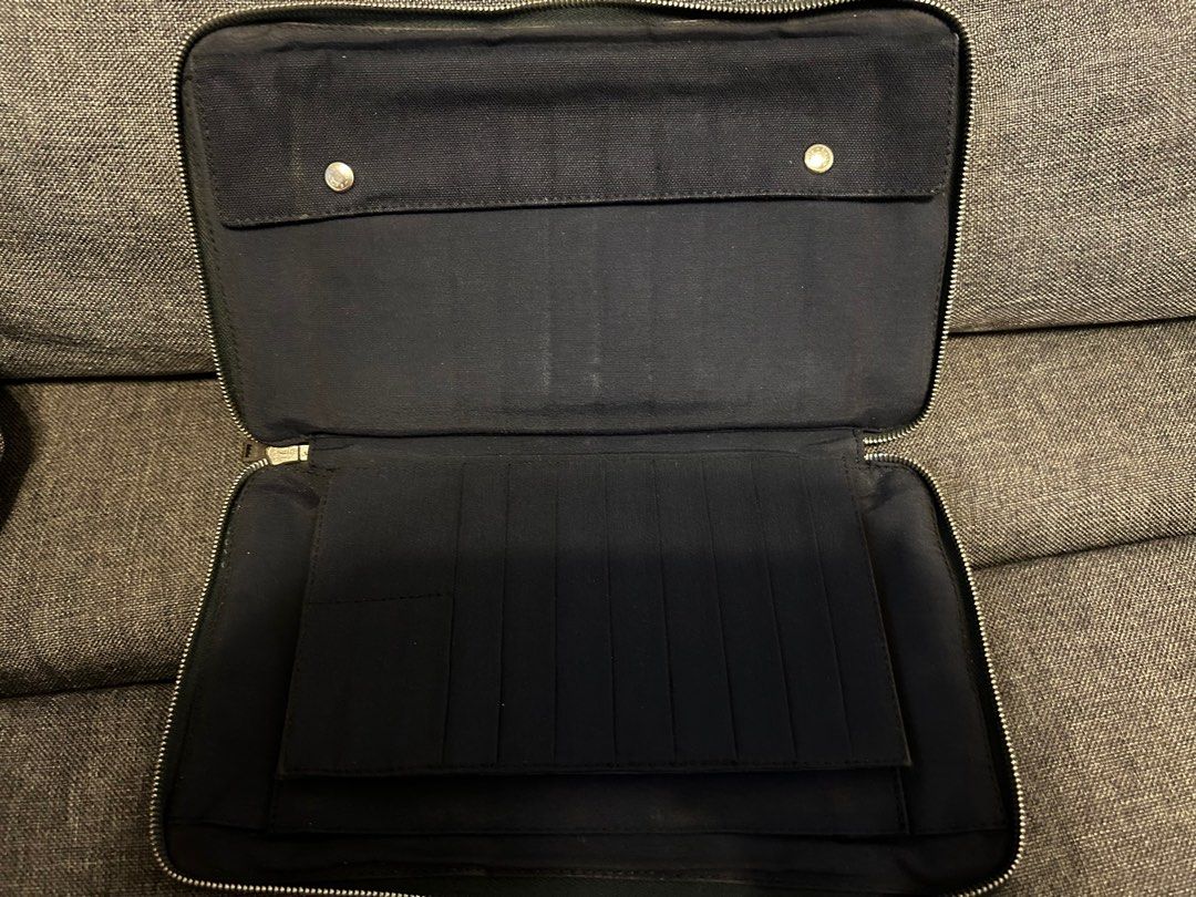 Hermes herline travel wallet (Category: Luxury Bags & Wallets) located in Santa Rosa. Submitted by lbx89 (Listing ID 1277481148, Image 2). Description: Hermes herline travel wallet guaranteed authentic please see all pics fits iphone pro max and other big phones.