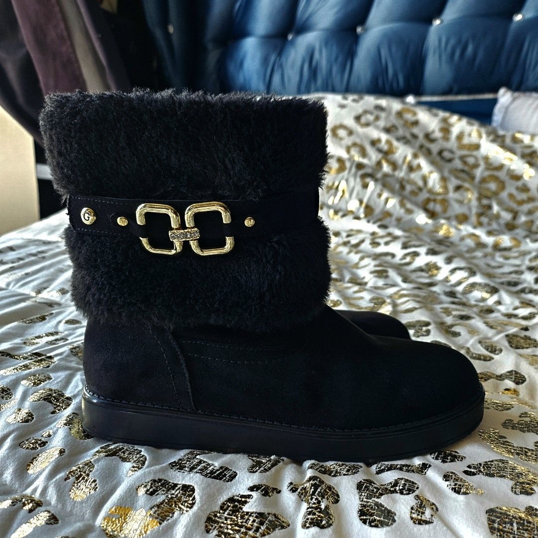 Like New Guess Womens Shoe Size 6 Black Uggs Black Fur Boots Winter Snow Boots Booties Shoes Women s Fashion Shoes on Carousell