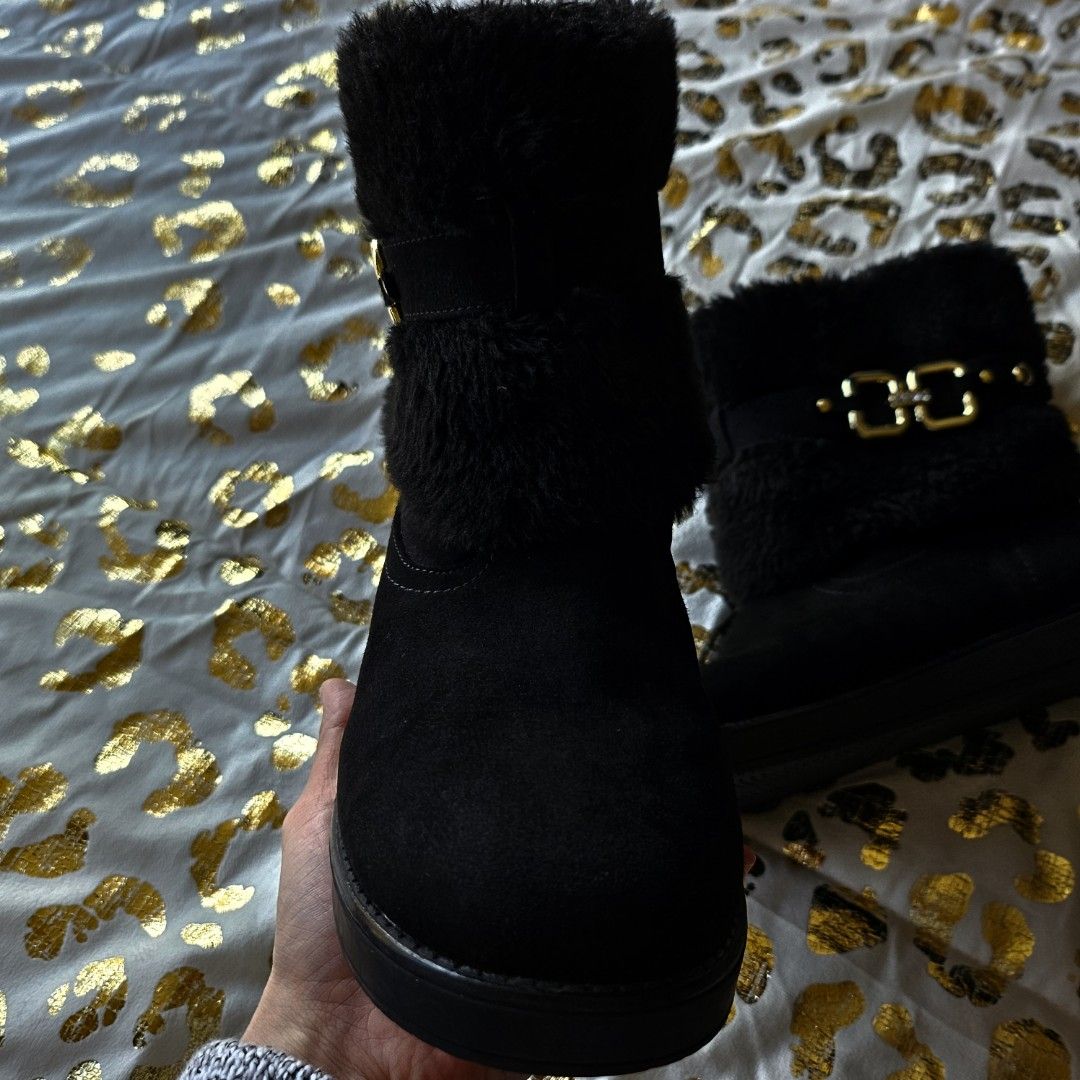Like New Guess Womens Shoe Size 6 Black Uggs Black Fur Boots