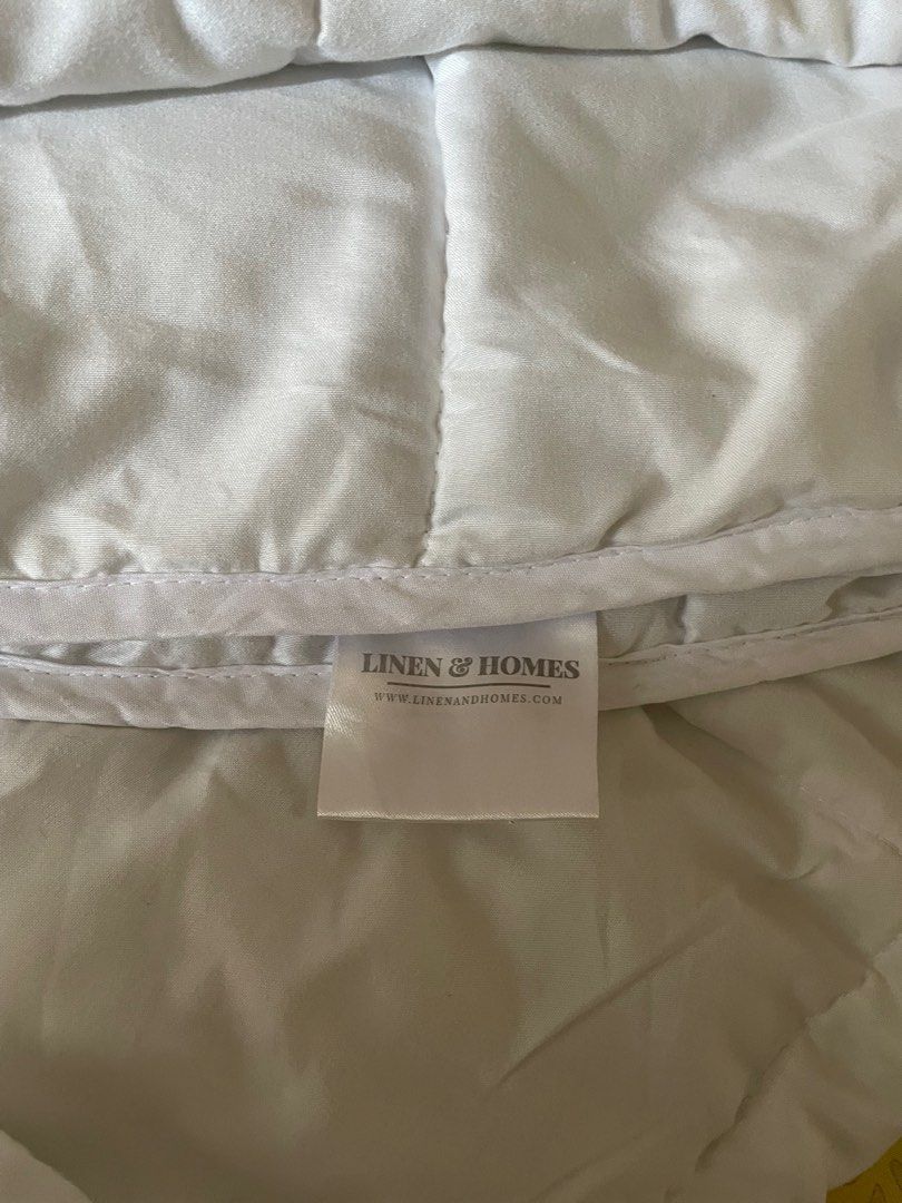 Linen & Homes kids tranquility weighted blanket (Category: Children's Beds) located in Makati City. Submitted by kdl123 (Listing ID 1277389002, Image 2). Description: Linen & Homes white tranquility blanket with cover . Weight: 5lb. Recommended for kids over 50lb 41 x 51” Used only a few times since my kids outgrew it . Lightly used . Bought for around 2k. Selling P1,400 (I have 2) Location: pasig.