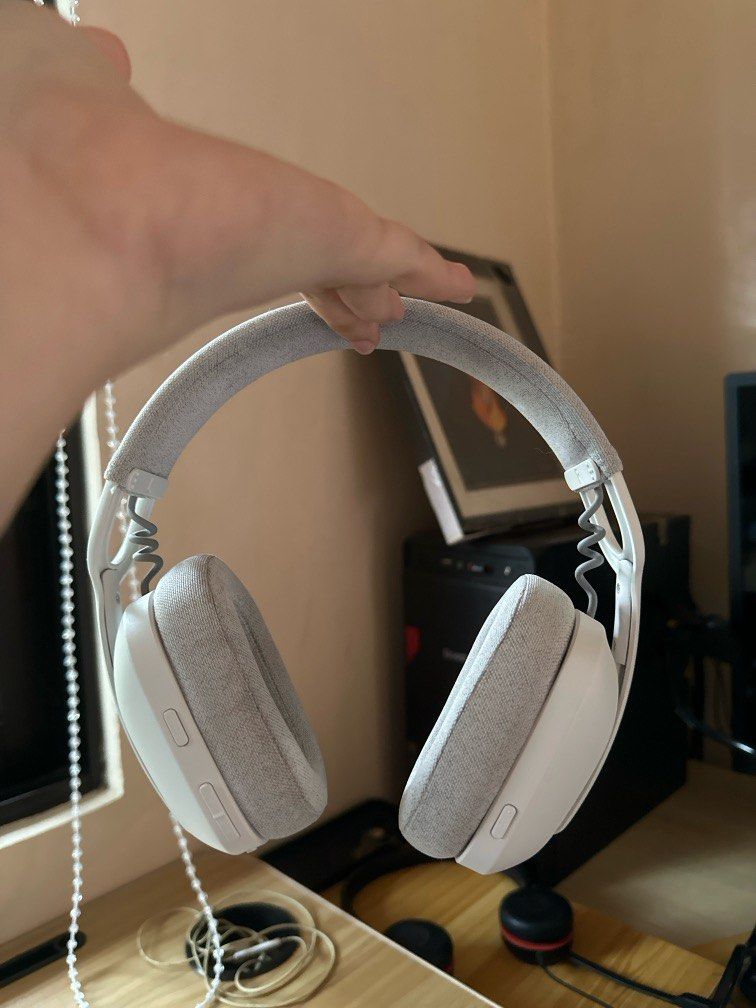 Logitech Zone Vibe 100 (Category: Headphones & Headsets) located in Davao. Submitted by adlawancinding (Listing ID 1277612645, Image 1). Description: - Zone Vibe 100 Wireless Headphones, bought in September, almost new, and I still have the box. - Used minimally 'cause I mostly stuck to my wired ones for work. - Super comfy and look slick—perfect for long music sessions or calls. - Wireless freedom without compromising sound. Easy to connect and 