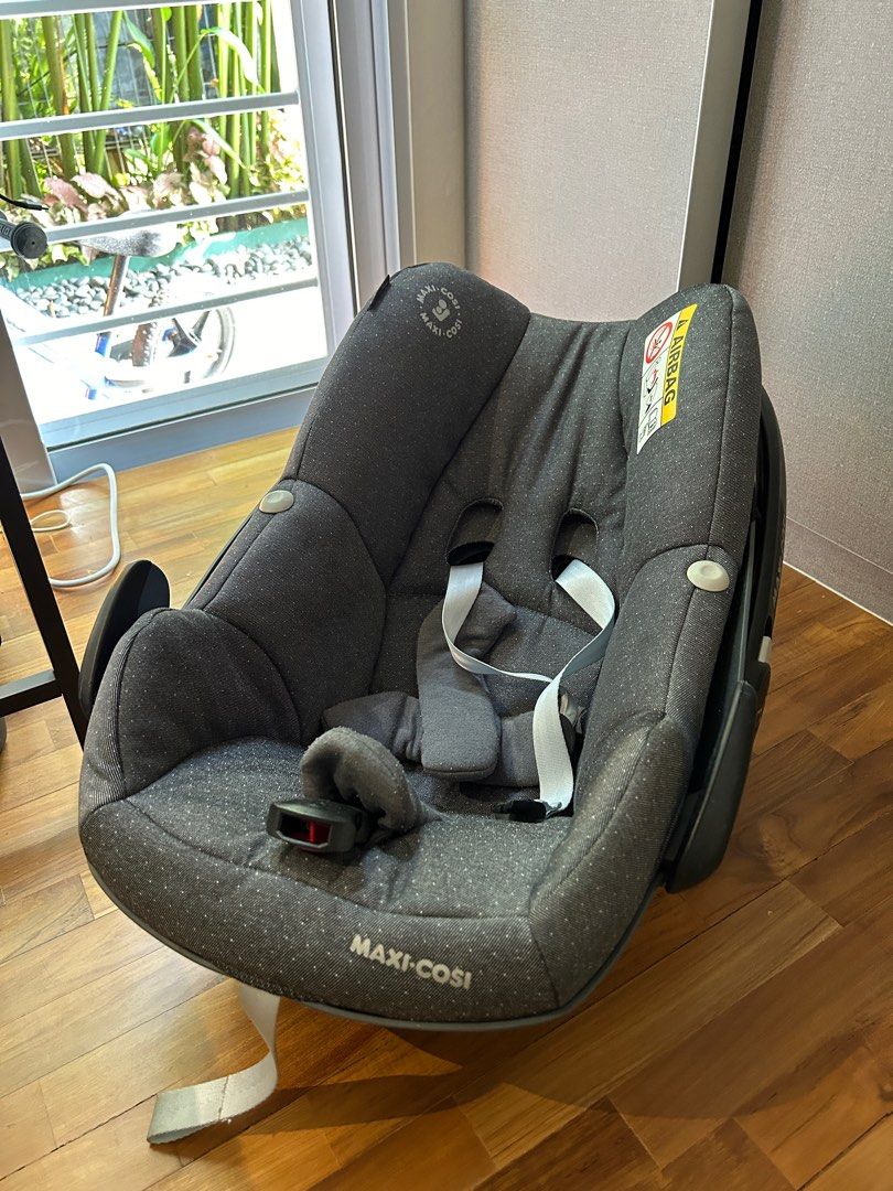 Maxi Cosi Pebble plus car seat PLUS isofix base suitable for
