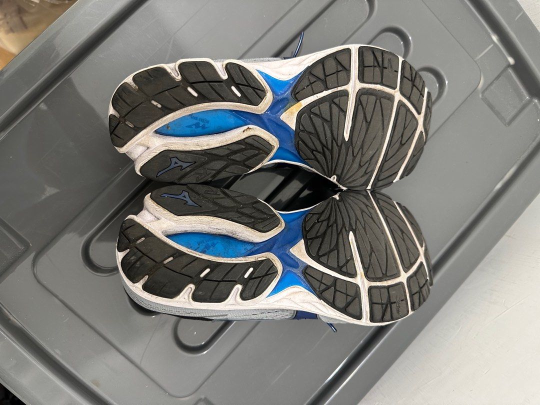 Mizuno wave rider 22 2e best sale
