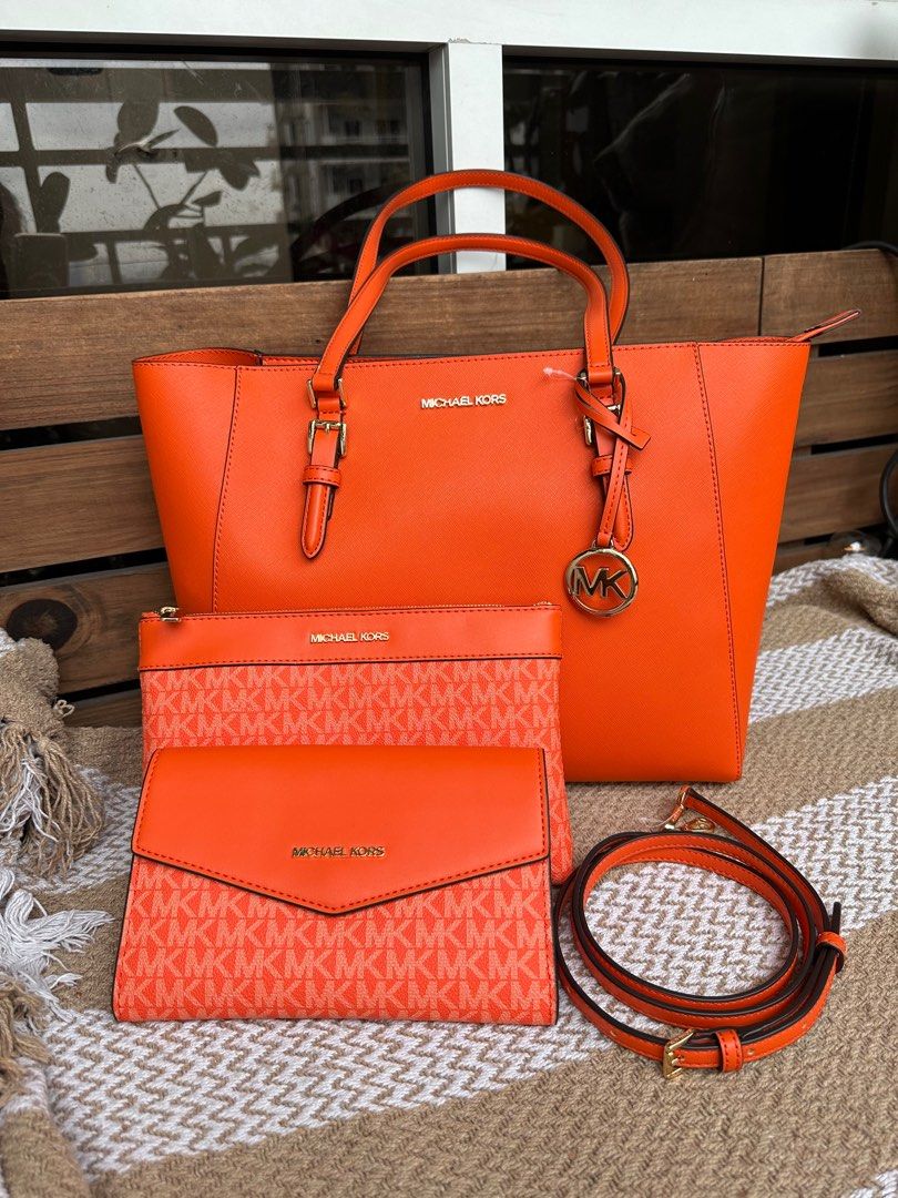 Mk charlotte 3in1 (Category: Luxury Bags & Wallets) located in Pasig City. Submitted by jackie_ginger (Listing ID 1277439119, Image 2). Description: Onhand with tag and care card 💯orig from US .