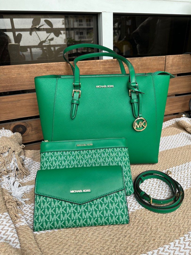 Mk charlotte 3in1 (Category: Luxury Bags & Wallets) located in Pasig City. Submitted by jackie_ginger (Listing ID 1277439119, Image 3). Description: Onhand with tag and care card 💯orig from US .