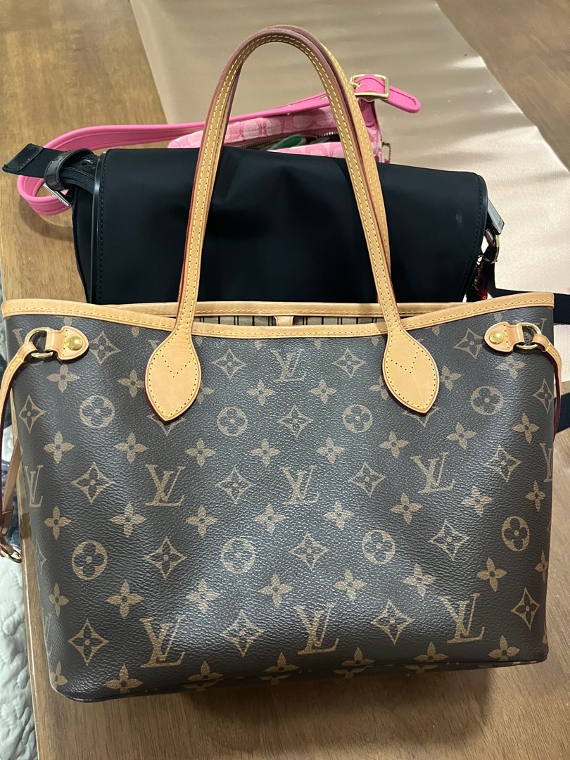 Neverfull pm hot sale on model