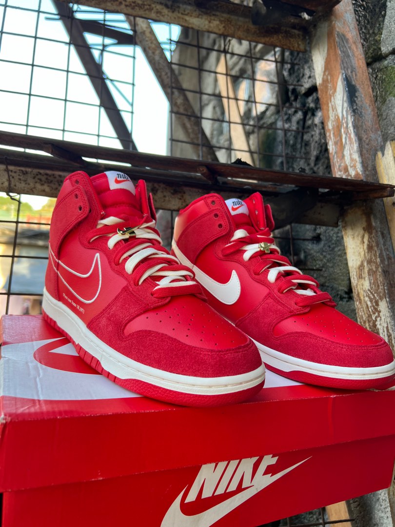dunk high se first use red