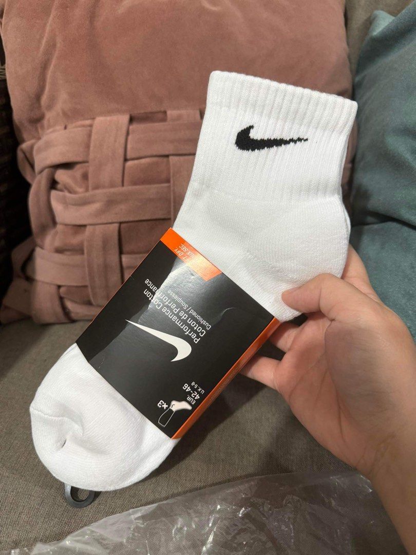 Nike mid high socks deals