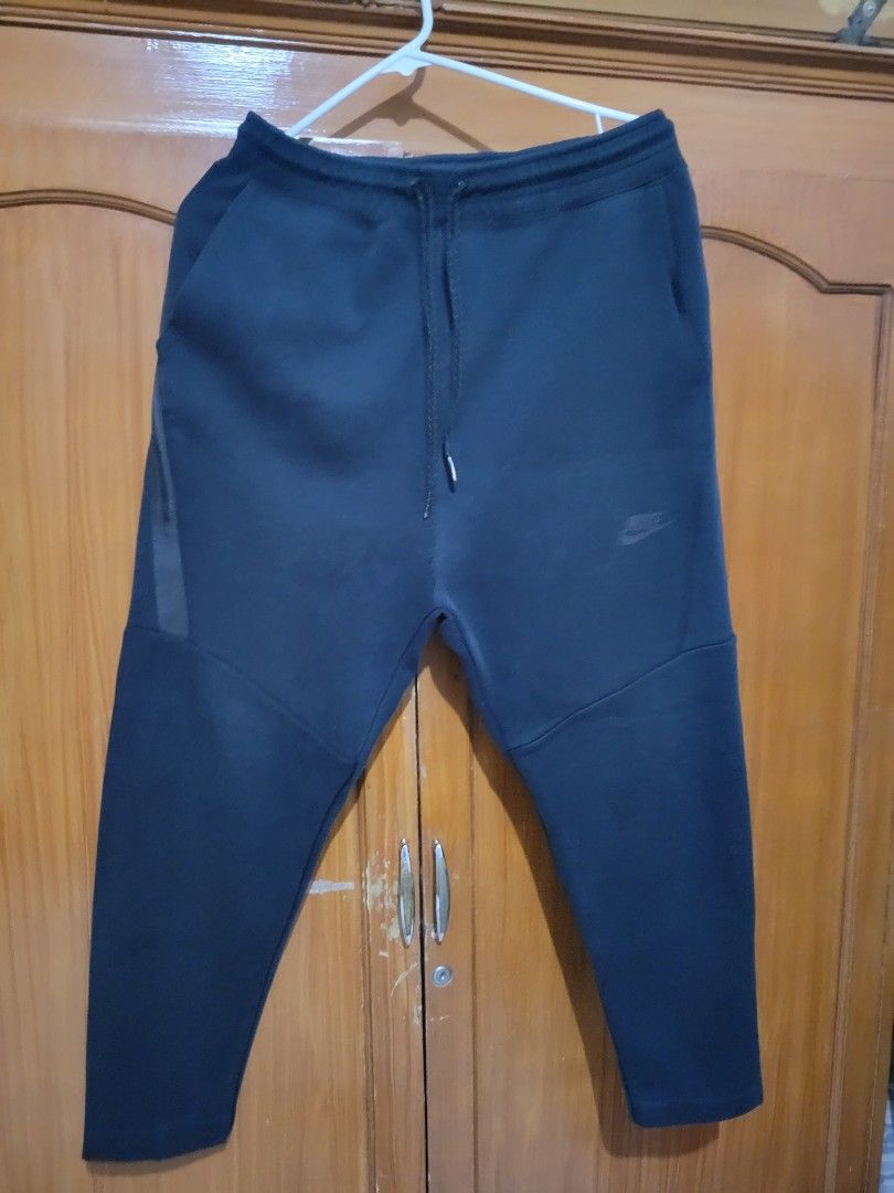 NIKE TF CROPPED PANTS (Category: Joggers) located in Tanza. Submitted by coki27 (Listing ID 1277492594, Image 1). Description: For Sale Nike TF Cropped Pants Size Large Dimes: L37 W:15 9/10 condition 800+SF Meetup: Cavite area( add transpo.fee) or Shipping (add sf) Thankyou!.