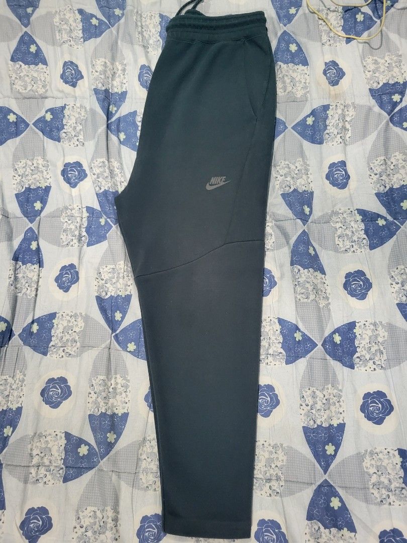 NIKE TF CROPPED PANTS (Category: Joggers) located in Tanza. Submitted by coki27 (Listing ID 1277492594, Image 2). Description: For Sale Nike TF Cropped Pants Size Large Dimes: L37 W:15 9/10 condition 800+SF Meetup: Cavite area( add transpo.fee) or Shipping (add sf) Thankyou!.