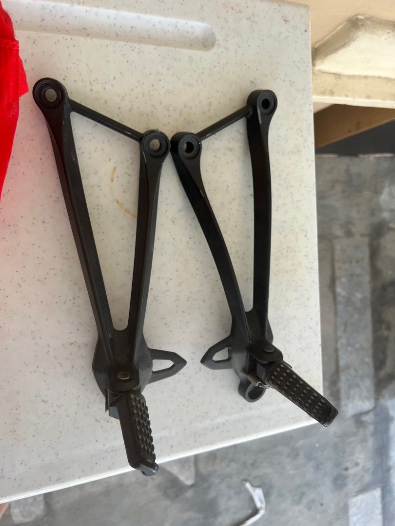 Passenger Foot Peg ZX6R 20192024, Motorbikes, Motorbike Parts