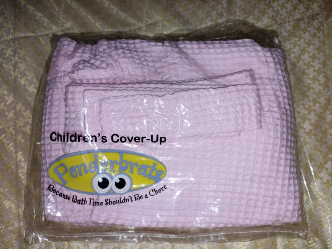 PINK BATHROBE FOR KIDS (Category: Other Baby Bathing & Changing Needs) located in Manila. Submitted by leivilla2915528 (Listing ID 1277421102, Image 2). Description: SIZE - SMALL NO ISSUE.