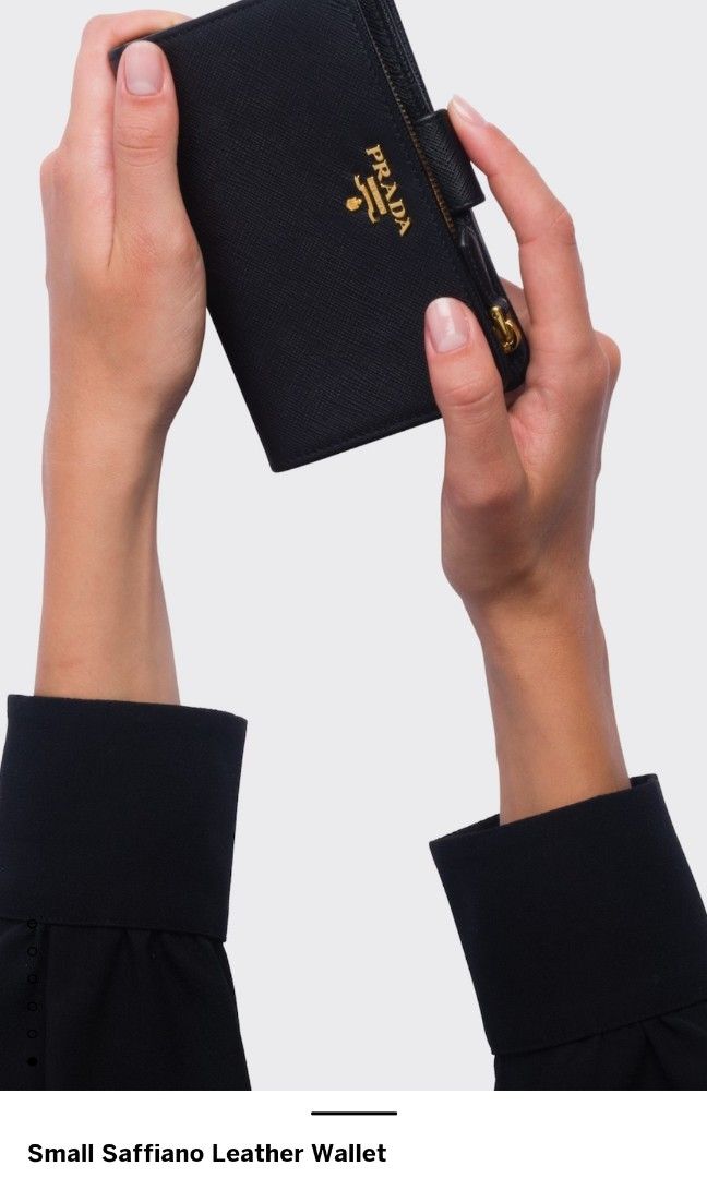 Small saffiano leather wallet prada deals