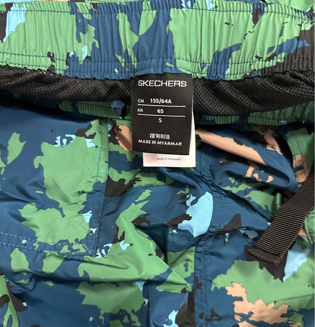 Camouflage skechers store