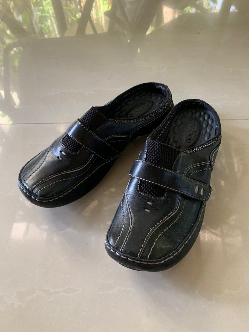 Privo by Clarks black slides Women s Fashion Footwear Loafers
