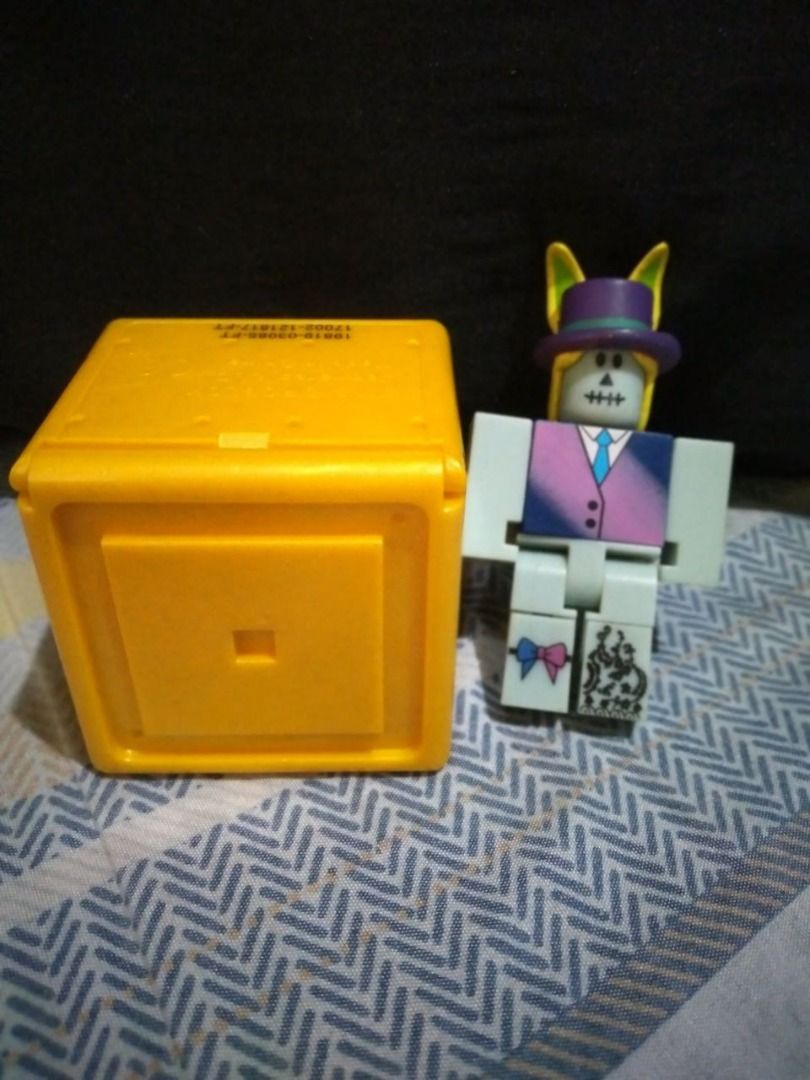 Roblox (Category: Figurines & Statues) located in Las Pinas. Submitted by liansc (Listing ID 1277497316, Image 3). Description: Roblox Series 1 Figures No code (used already) Gold series (no catalog) ₱100 each Take all 8 for ₱700 MOP: Gcash, Maya, Bank Transfer MOD: J&T, LBC, SDD (SF c/o buyer) Can also meetup in Pque/Las Pinas area.