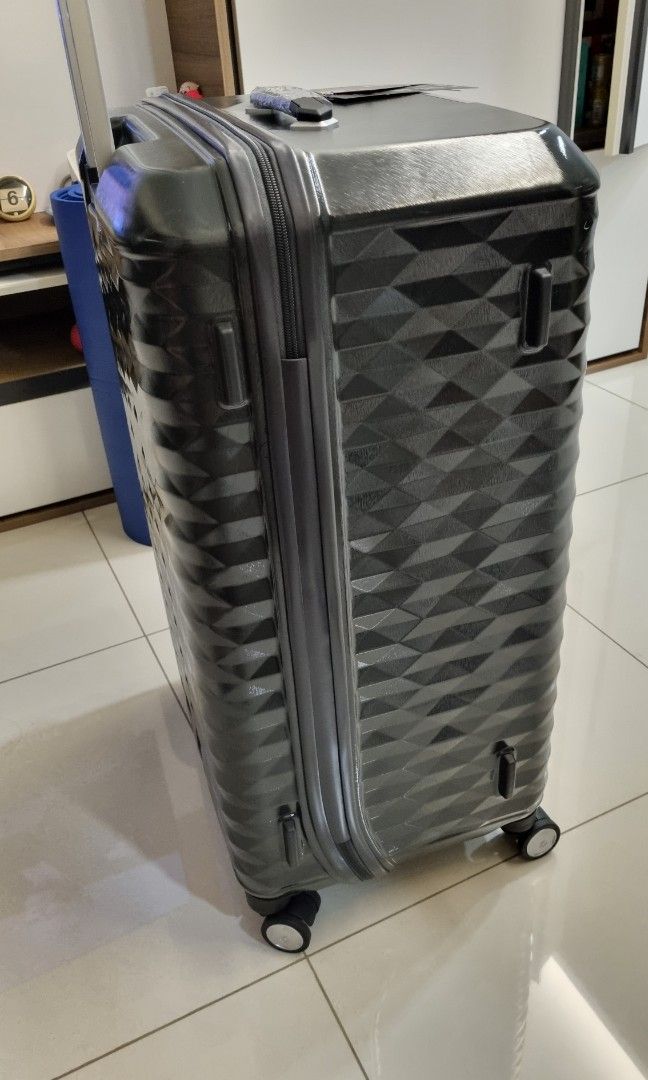 Samsonite 28 inches polygon spinner luggage Hobbies Toys