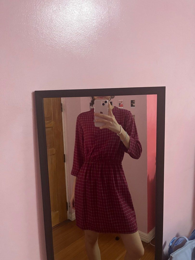 Semi-formal dress (Category: Dresses) located in Manila. Submitted by ffaayee (Listing ID 1277463116, Image 2). Description: Brand: na Size: S Model size Bust: 31 Waist: 23 Height: 5’5 ✨shipping fee should be shouldered by the buyer ✨loc: mnl/tarlac city ✨mnl meetup: around ust/ espana ✨mop: gcash ✨mod: lalamove (mnl) , ggx.