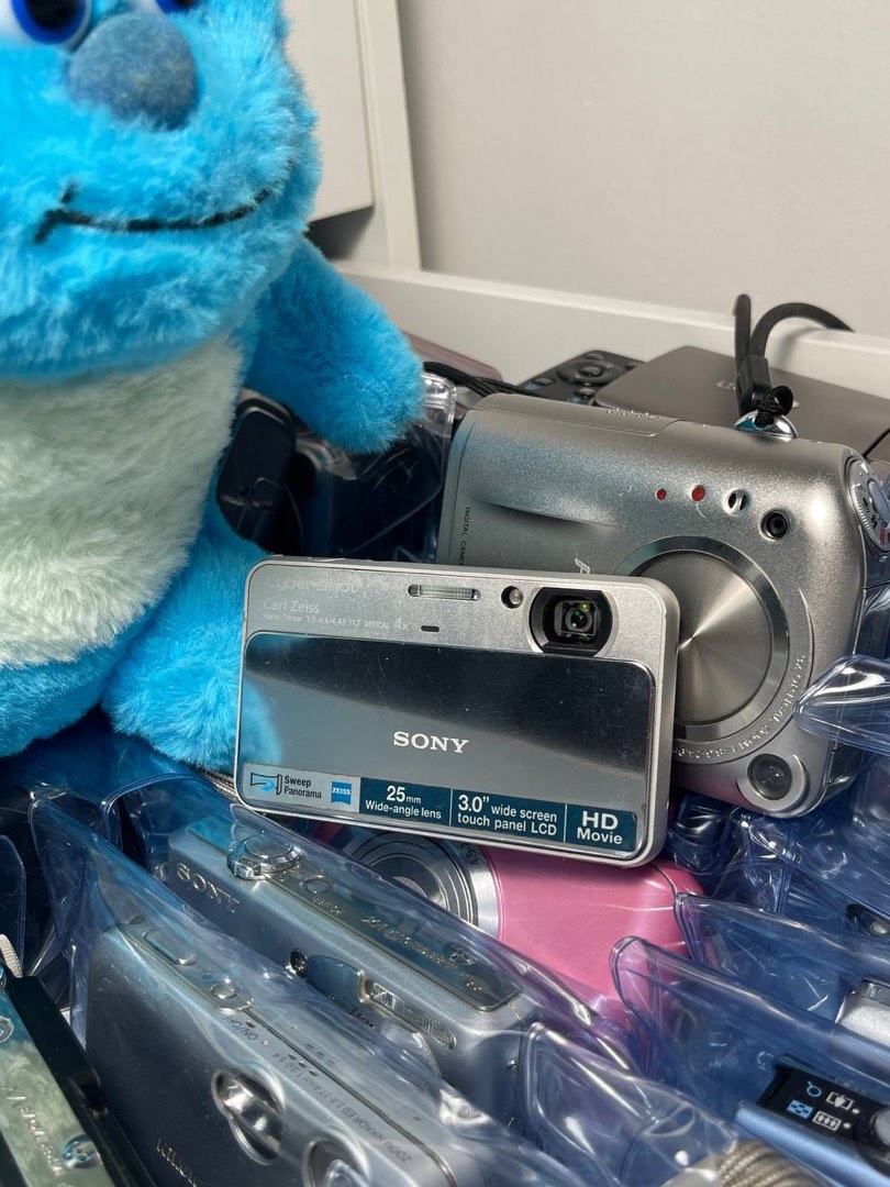 sony cybershot t110 in sliver, Photography, Cameras on Carousell