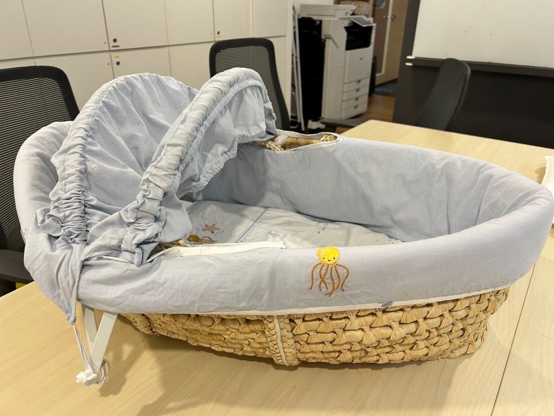 Moses basket best sale mobile mothercare
