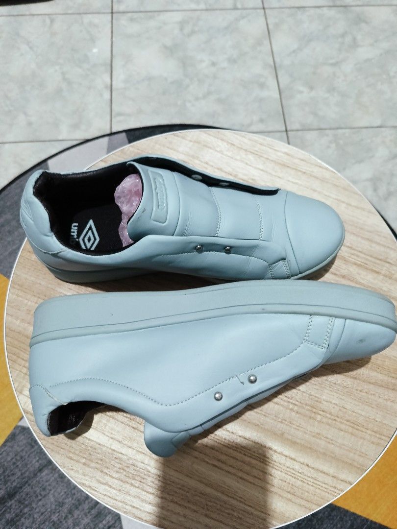 Umbro slip ons deals