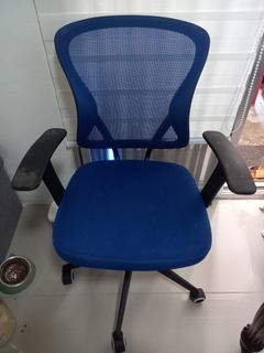 USED OFFICE RECLINING CHAIR