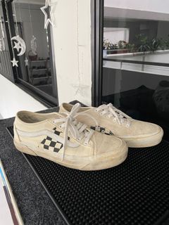 What stores discount sell checkered vans