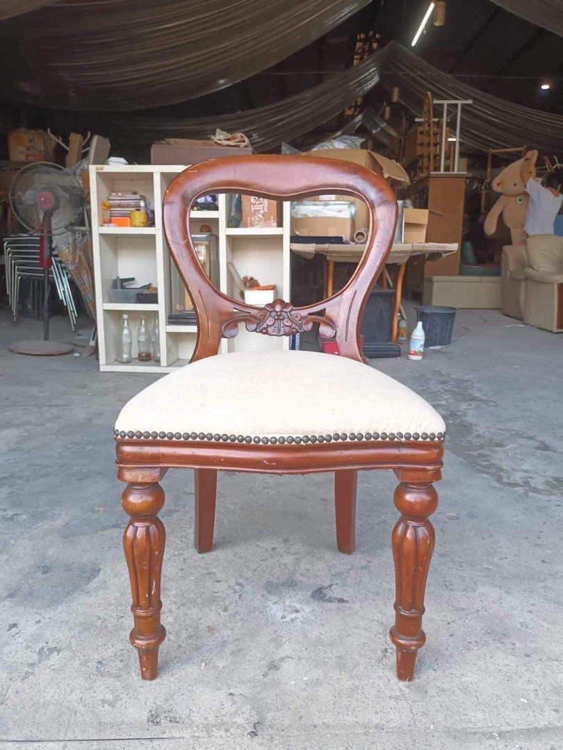 Balloon hotsell accent chair
