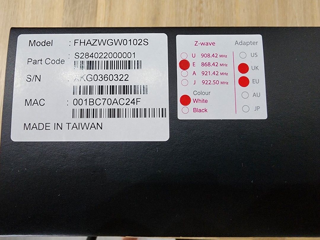 Vida Smart Home Gateway + Yale Zwave Module 2, Furniture & Home Living