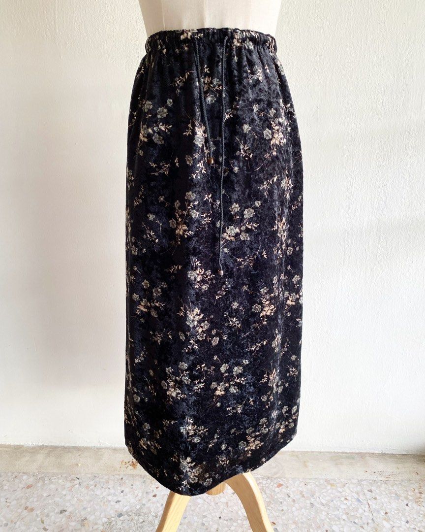 Black velvet skirt flowers sales