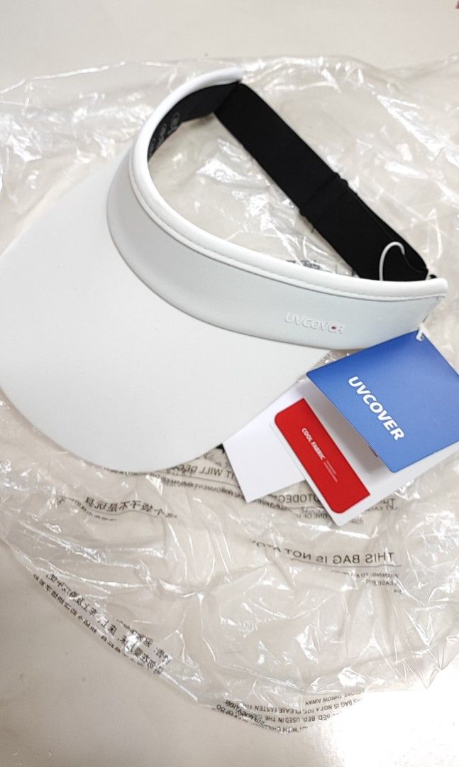 Visor (Category: Hats & Beanies) located in Singapore. Submitted by meilinnn (Listing ID 1277438975, Image 2). Description: Never used although packaging has been open. Original tag still intact..