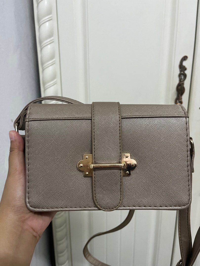 VOIR SLING BAG