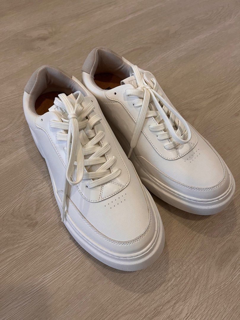 White Sneakers Men s Fashion Footwear Sneakers on Carousell